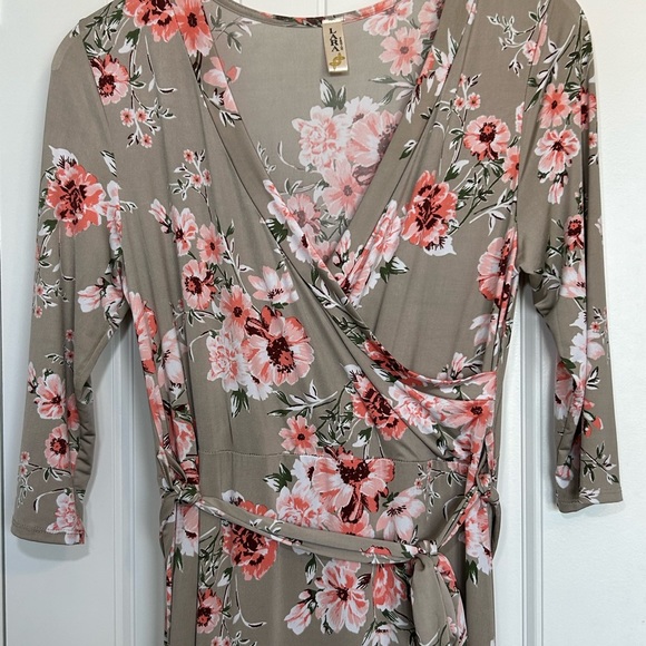 LARA WRAP DRESS FLORAL PRINT MAXI SIZE MEDIUM EUC - Picture 6 of 9